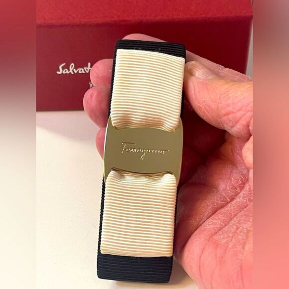 Salvatore Ferragamo Vara Bow Barrette Hair Clip Black & Ivory with Box - Picture 3 of 6